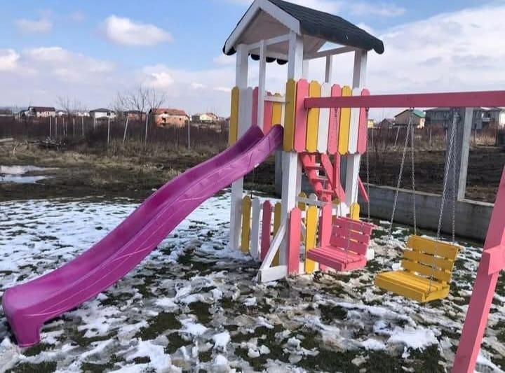 balansoare si mese rustice