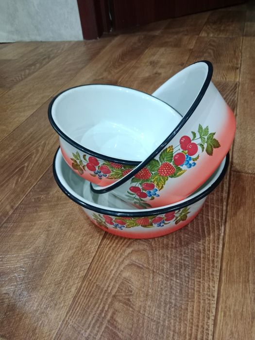 Продам набор эмалированной посуды.