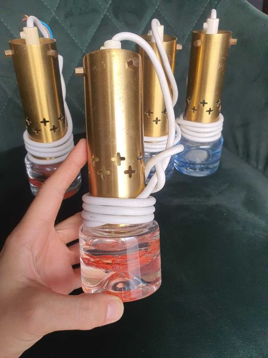 Patru lămpi cu design modern