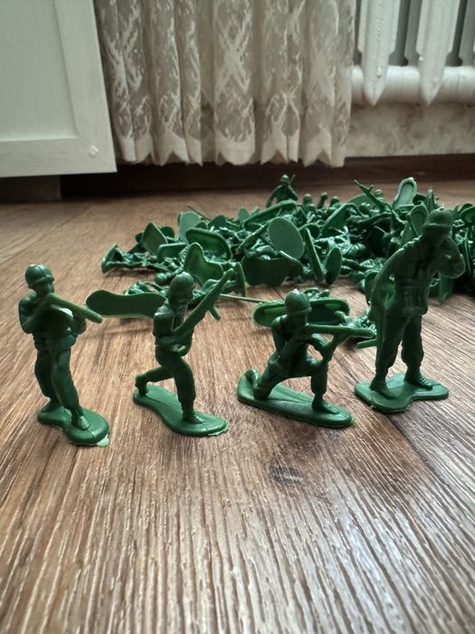 Игрушечные солдатики 100штук