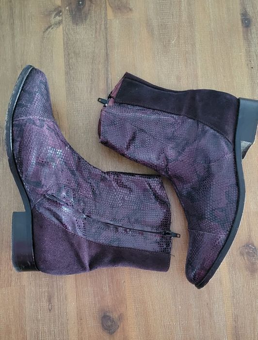 Ghete piele mov Italia