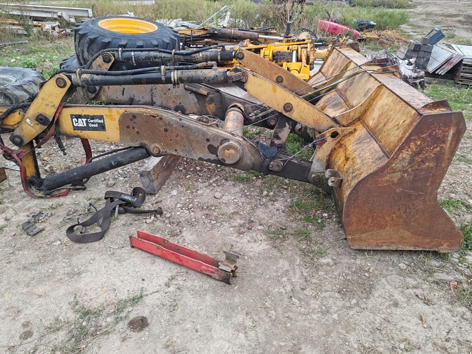 Brat fata cu cupa buldoexcavator Caterpillar 432E 2008