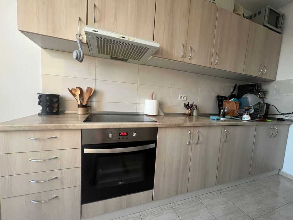 Vand mobila bucatarie cu electrocasnice