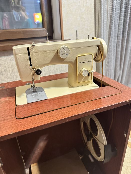 Продается швейная машинка чайка