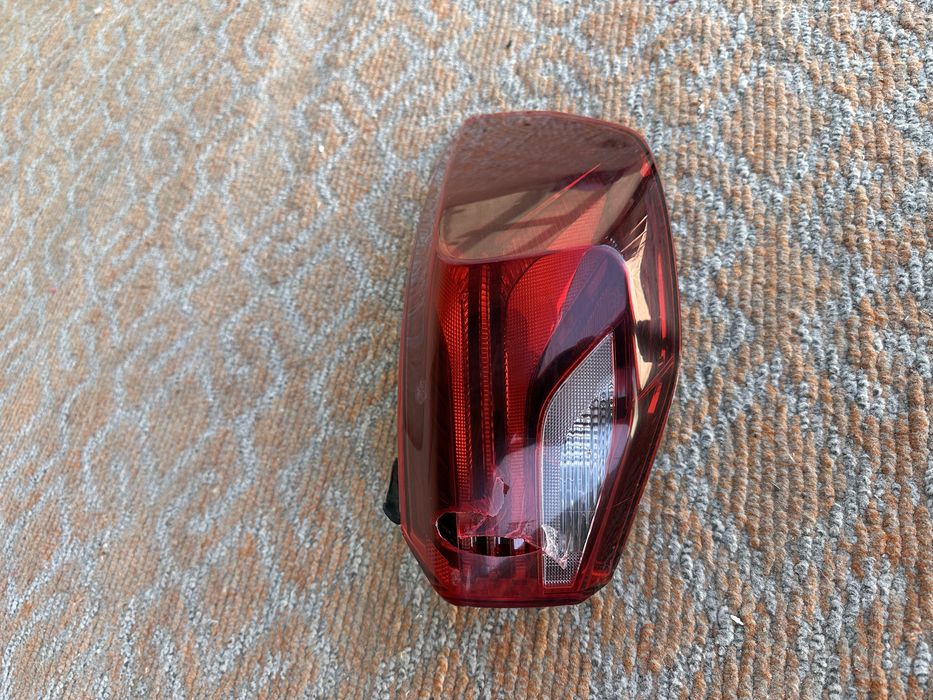 Onix orqa o’ng farasi