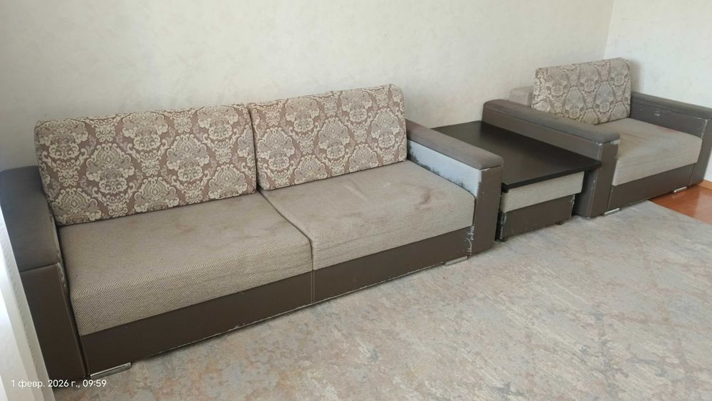 Диван в комплекте