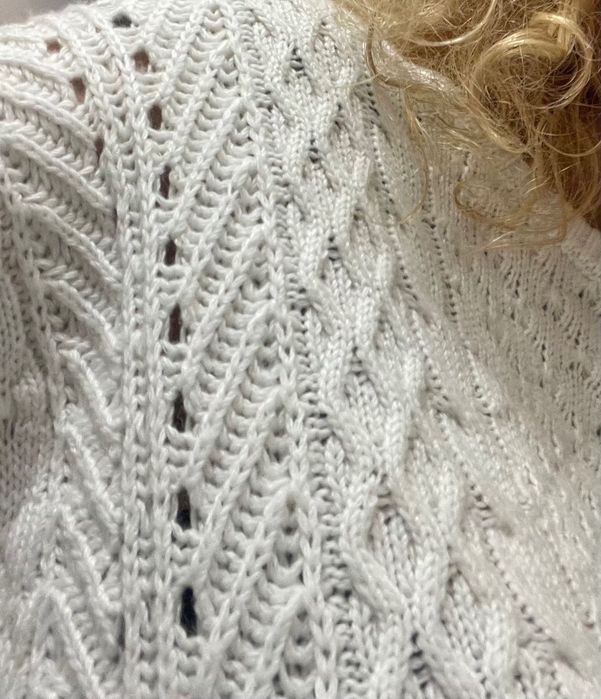 Пуловер Guess,пролетен,бял