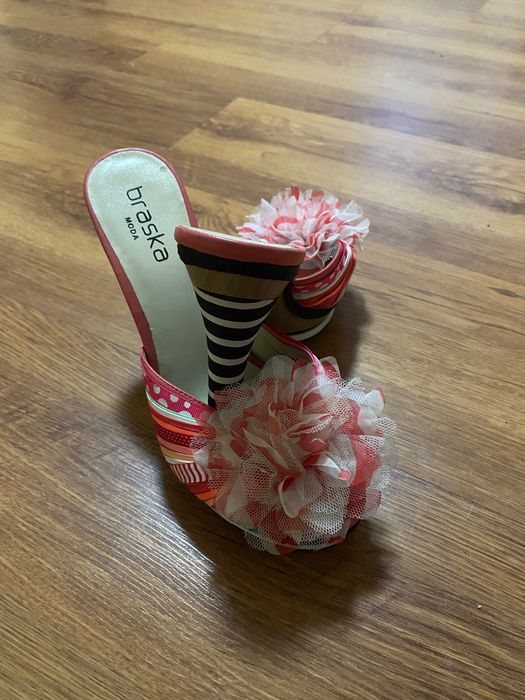 Модельные босоножки