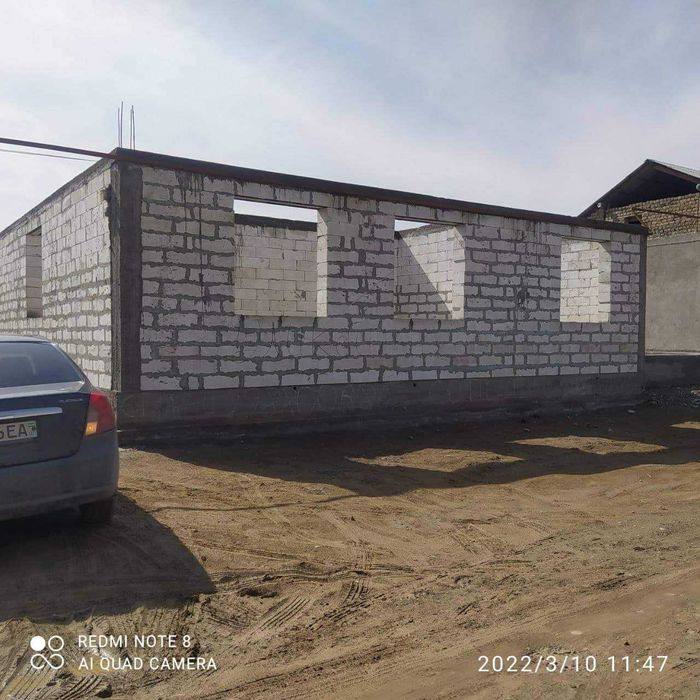 6 sotixli uchastka sotiladi 7 xona uy qilingan.