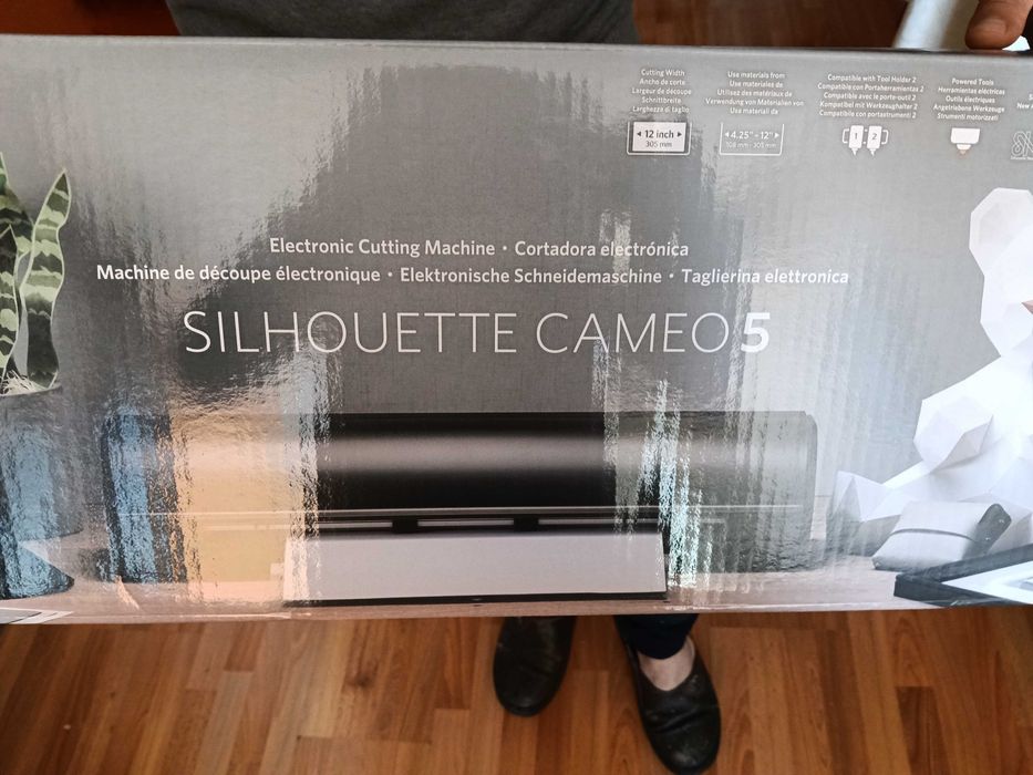 Продавам плотер Silhouette Cameo 5 (Черен) – В ГАРАНЦИЯ