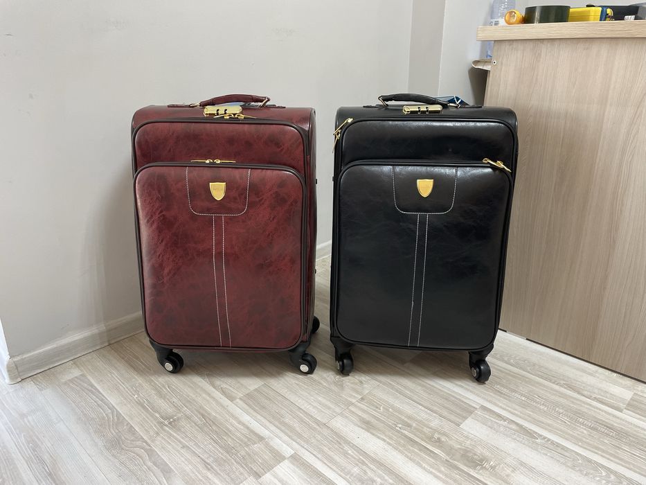 Средние новые чемоданы