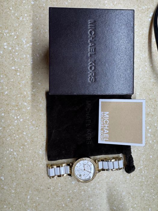 Продам чесы Michael Kors  оригинальные(женские ).