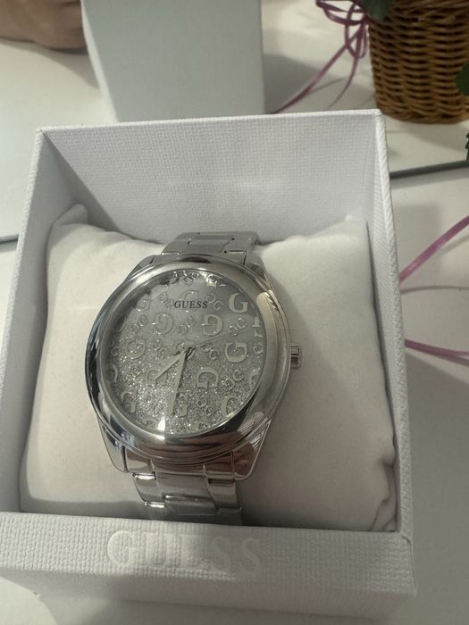 Оригинален часовник на GUESS