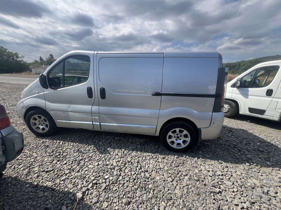 Opel Vivaro  2.5dci 2006г НА ЧАСТИ