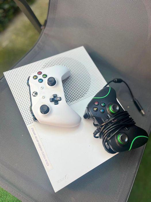 Xbox one S +controlere