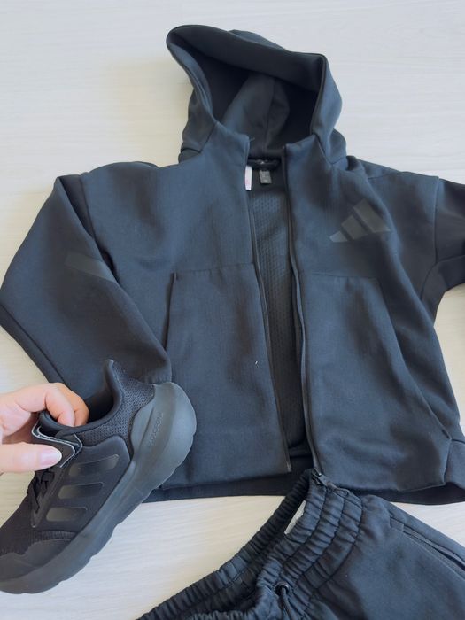 Продам спорт костюм на мальчика