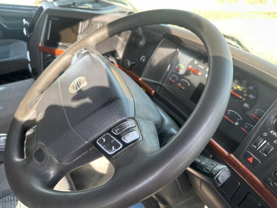 Vând  Volvo 8*4 basculanta