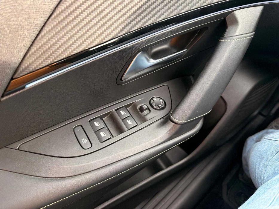 Peugeot e-2008 GT full electric