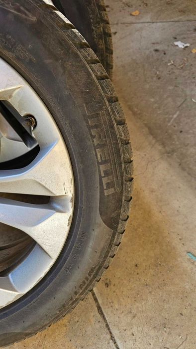 Джанти BMW F48 с датчици за налягане и зимни гуми Pirelli 225/55 R17