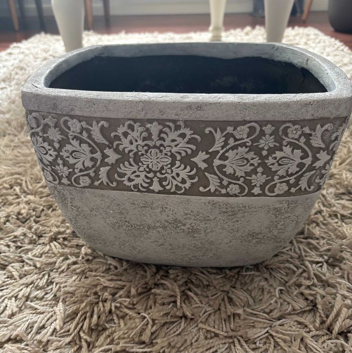2 ghivece decorative Mobexpert pentru grădină/exterior – stare impecabilă