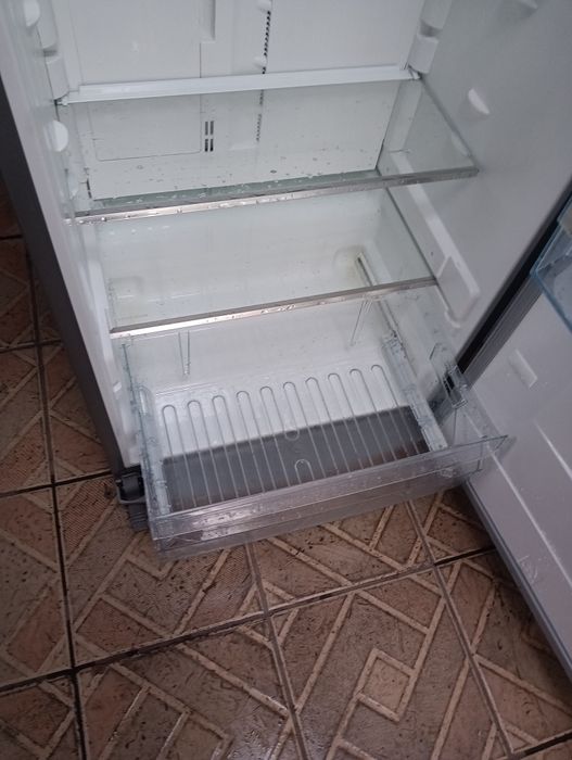 Огромен иноксов хладилник който прави газирана вода Аег Aeg с Гаранция