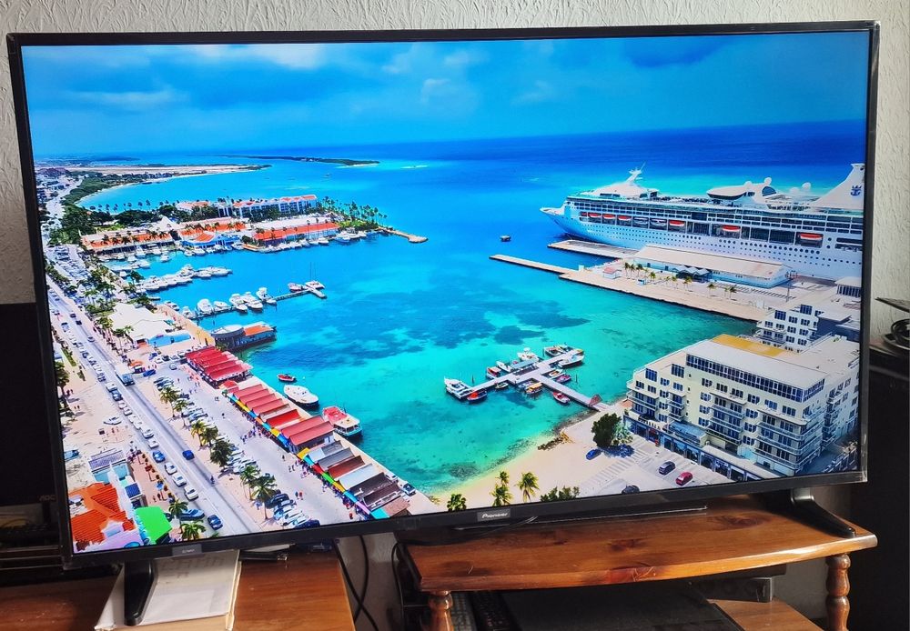 Продавам 55 инча 4К, нов смарт ТВ Pioneer Xumo