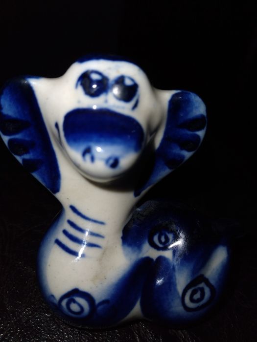 Продаю фарфоровые статуэтки