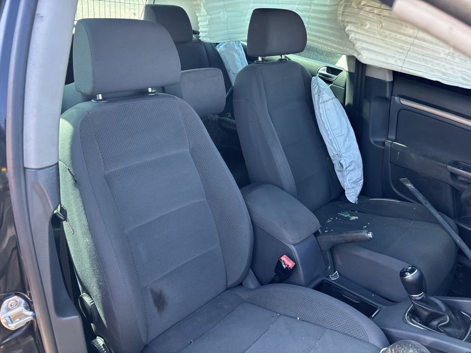 Dezmembrez Golf 5 2.0TDI BKD