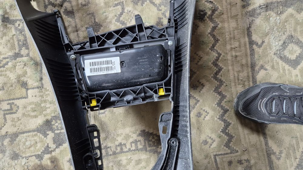 Оригинална Средна Конзола с Подлакътник за БМВ 1 серия 2003- 2013г