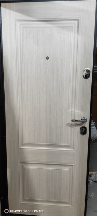 Дверь новая входная.