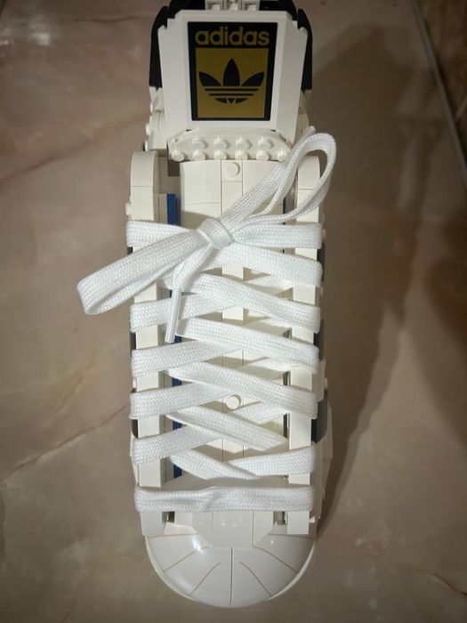 Модель кроссовок (LEGO) ADIDAS