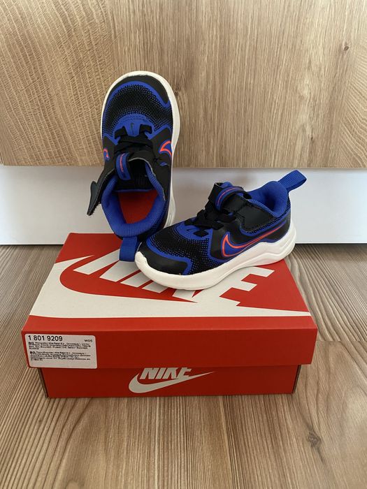 Обувки и маратонки NIKE