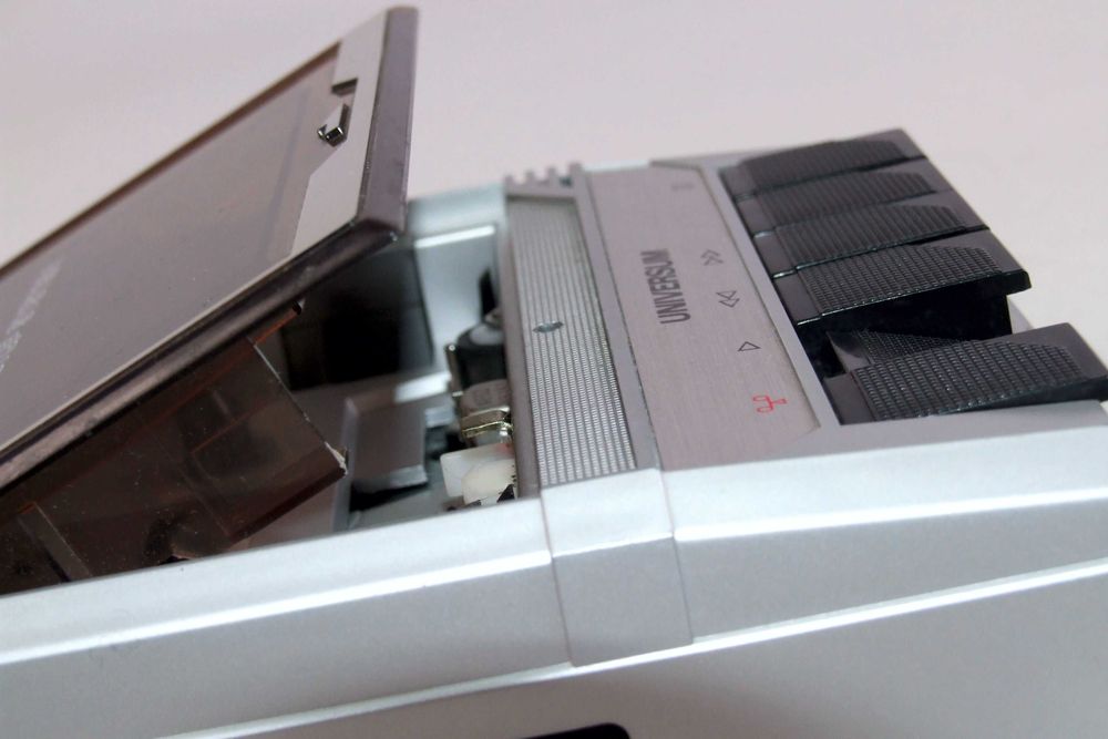 Casetofon UNIVERSUM, microfon, Made in Germany, priza-baterii, ca NOU