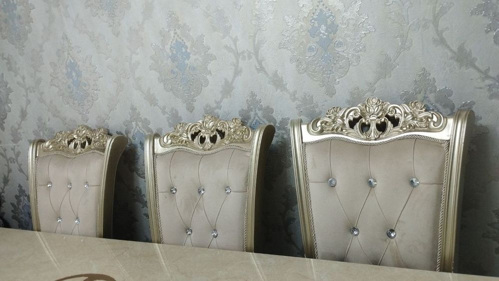 Продам стол и стулья! Стол ва стуллар сотаман.
