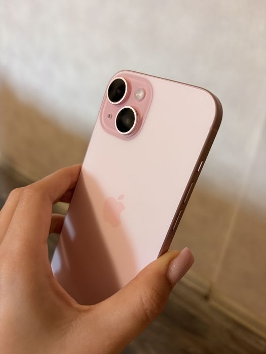 IPhone 15 - розов