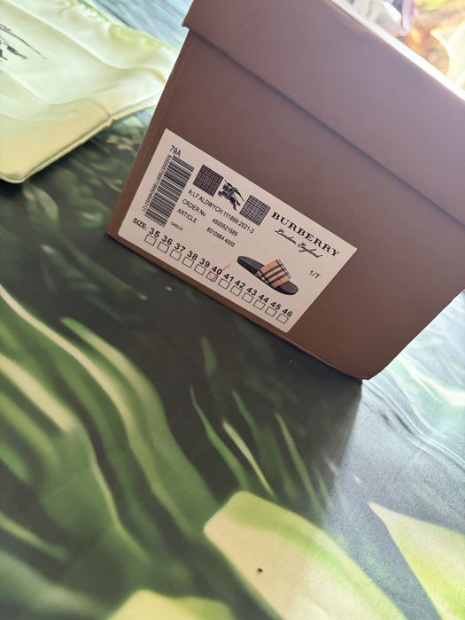 Papuci Burberry