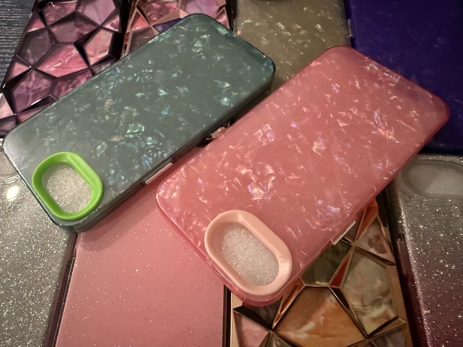 iPhone 16e  различни силиконови гърбове