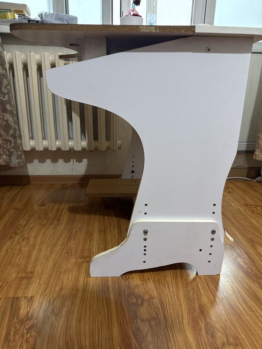 Стол для учебы отдам