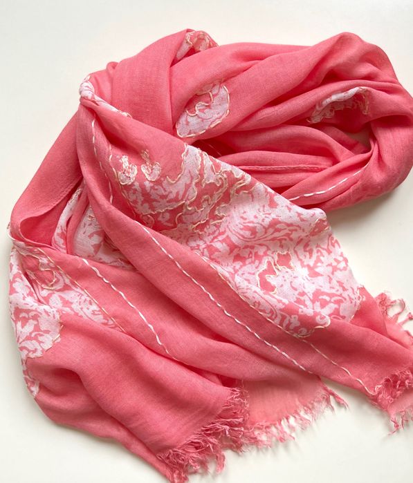 Разкошен розов шал Silvian Heach