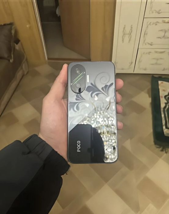 Poco F7 12/512 в отличном состоянии