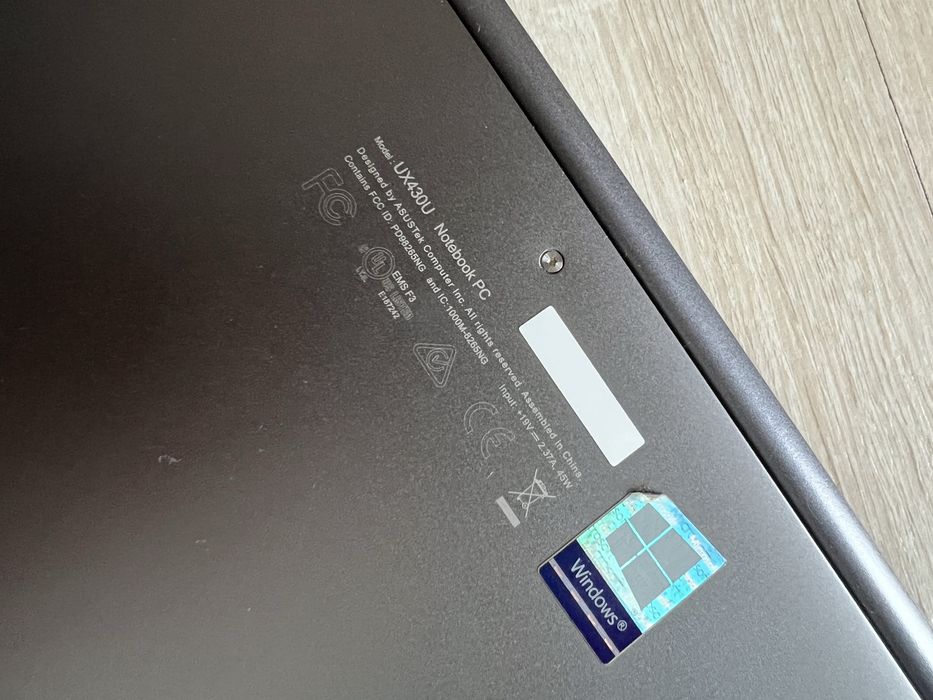 ASUS ZenBook UX430U – i7 / 8GB RAM / 256GB SSD / Windows 11
