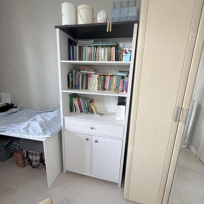 Продам книжный шкаф