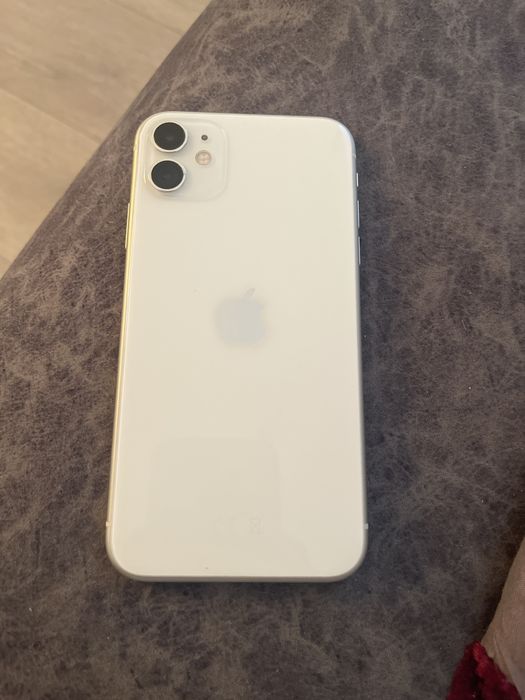 Iphone 11 в хорошем состояние