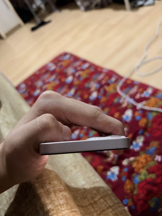 Айфон 13 в розовом цвете