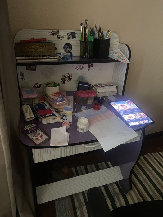 Продаеться стол детский