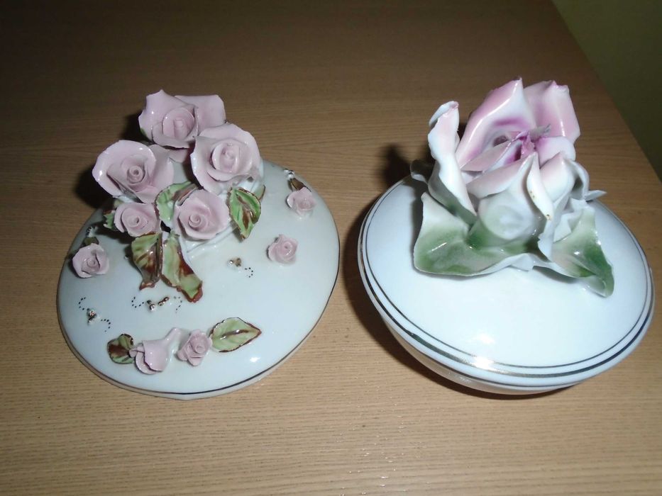 Caseta + bibelou portelan trandafiri