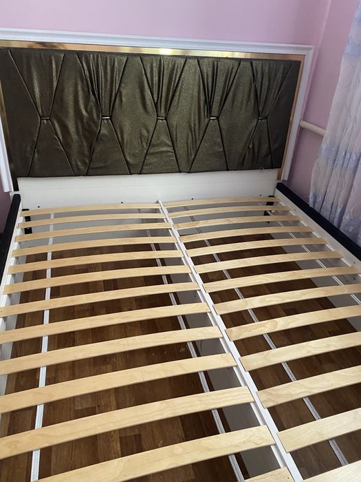 кровать без матраса