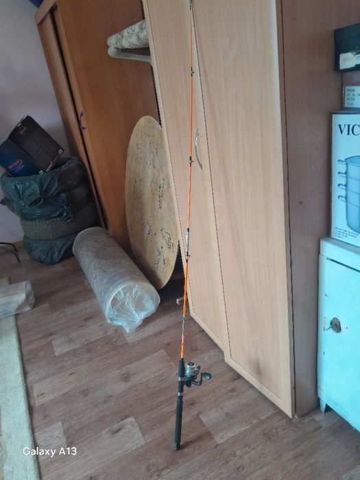 Продам спиник хорошо держитса