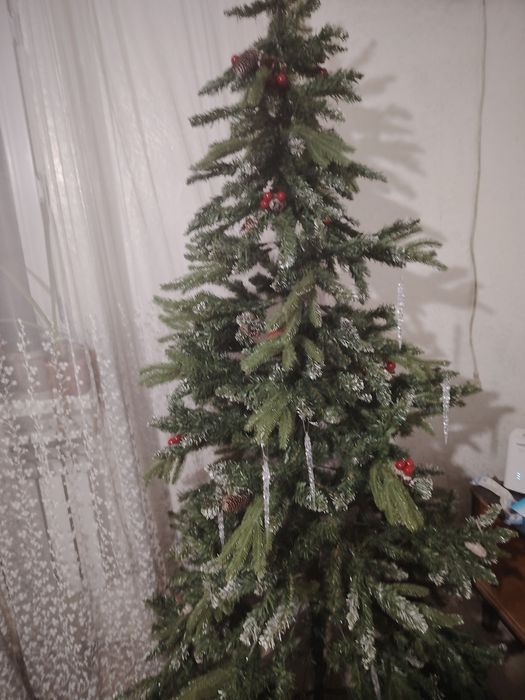 Продам елку искусственную