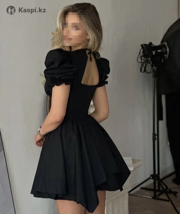 Черное короткое платье